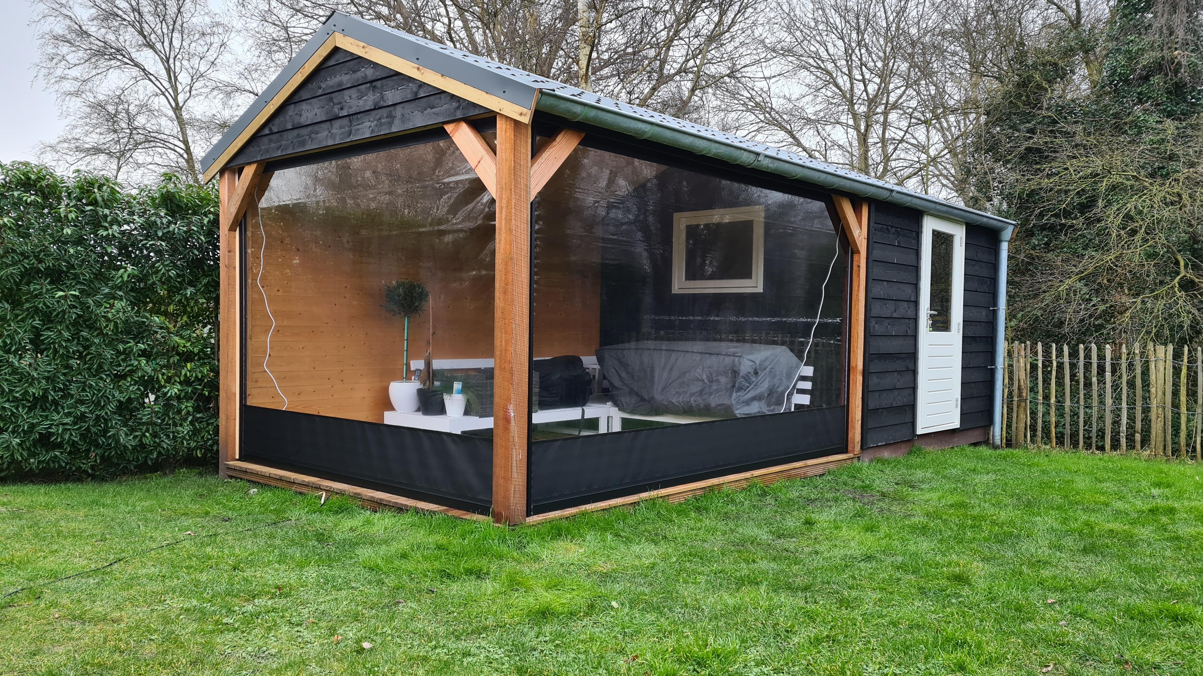 Twee Elektrische Verandazeilen